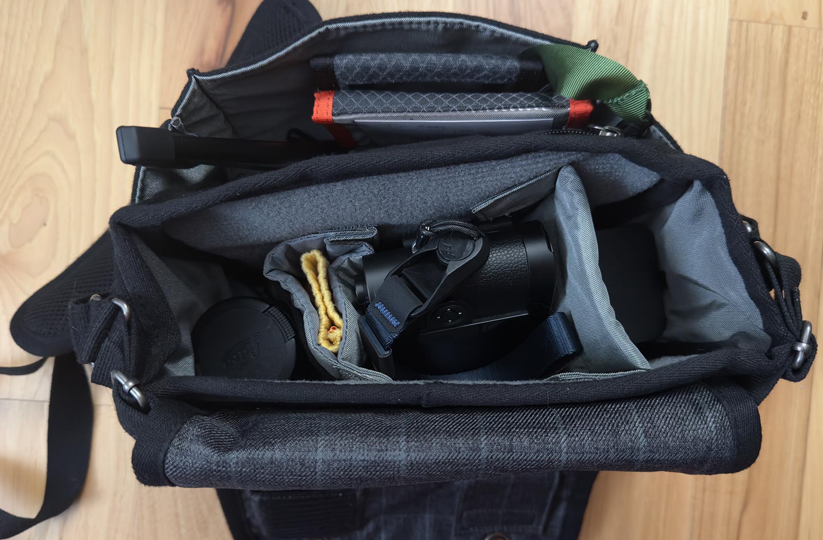 Retrospective 4 bag with camera and 2 lenses